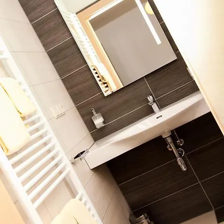 Weingut Zirngast بيت ضيافة 3*